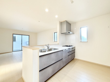 �L�b�`���@�u�₩�ȕ����ʂ蔲����L�b�`���B��������̂Ŗ��邭���C�ɂ��𗧂��܂��B