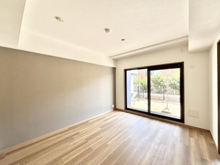 ���r���O�@���Ƒ��̓��₩�Șb�����ŕ�܂�閾�邢���r���O  