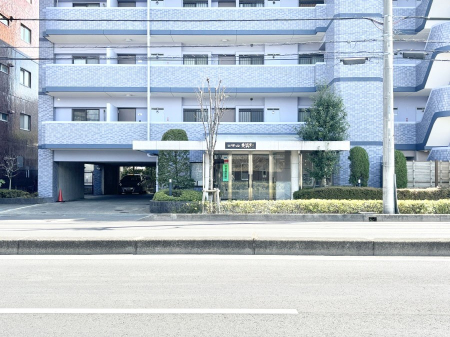 �G���g�����X�@�O�� �Y��ȃG���g�����X�́A���Z�҂�D�����}������Ă���܂�  