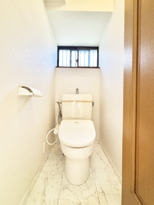 �g�C���@�g�C����1�K��2�K���ꂼ��ɔz�u����Ă��ĂƂĂ��֗��ł��B 