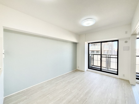 ���r���O�@���R������荞�܂�A�Ƒ��c���̏ꏊ�𖾂邭���o