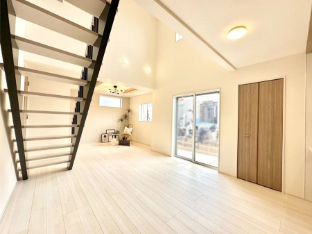 ���̑����ρ@�傫�ȑ����炽���Ղ�̗z���ƕ����������郊�r���O  