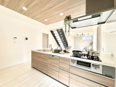 �L�b�`���@���������Ȃ���ł����Ƒ��Ƃ̉�b���y���߂�ΖʃL�b�`��