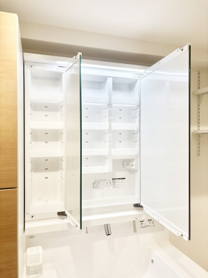 ���̑����ρ@�O�ʋ��̗��ɁA���ϕi��q���p�i�Ȃǂ����[�\�B���ʑ����������ƕۂ��܂��I