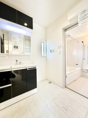 ���̑��@�L�X�Ƃ�Ƃ�̂��郉���h���[�X�y�[�X�B  