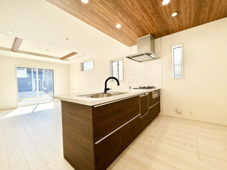 �L�b�`���@�u�₩�ȕ����ʂ蔲����L�b�`���B��������̂Ŗ��邭���C�ɂ��𗧂��܂��B