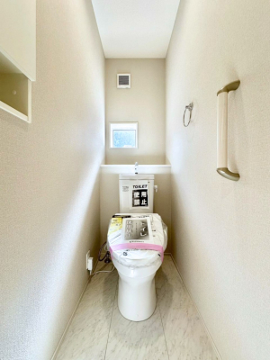 �g�C���@�g�C����1�K��2�K���ꂼ��ɔz�u����Ă��ĂƂĂ��֗��ł��B 