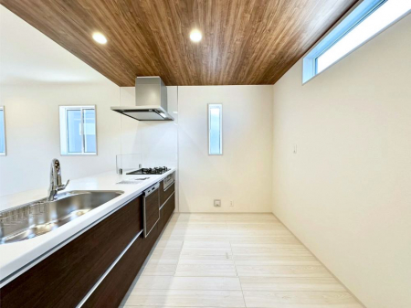 �L�b�`���@�u�₩�ȕ����ʂ蔲����L�b�`���B��������̂Ŗ��邭���C�ɂ��𗧂��܂��B