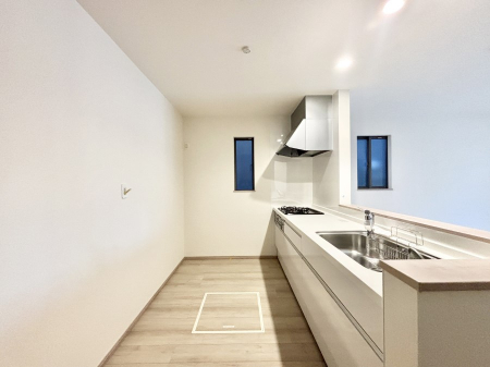 �L�b�`���@�u�₩�ȕ����ʂ蔲����L�b�`���B��������̂Ŗ��邭���C�ɂ��𗧂��܂��B