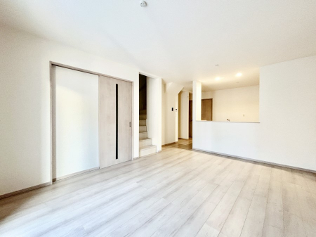 ���r���O�@���邢�z���������A�����̕��͋C�ɖ�������郊�r���O�E�_�C�j���O�B �@