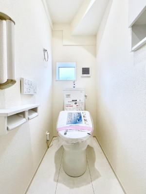 �g�C���@�g�C����1�K��2�K���ꂼ��ɔz�u����Ă��ĂƂĂ��֗��ł��B 