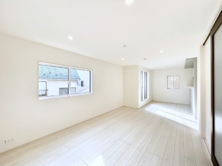 ���̑����ρ@�Ƒ��̏Ί炪���R�Ɛ��܂�Ă���A����ȕ��͋C�̃_�C�j���O�Ɏd�オ���Ă��܂��B