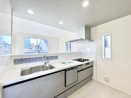 �L�b�`���@�J�E���^�[�z���Ɋy����������ׂ�B�����̂������������Ɣ��������Ȃ肻���ł��ˁB