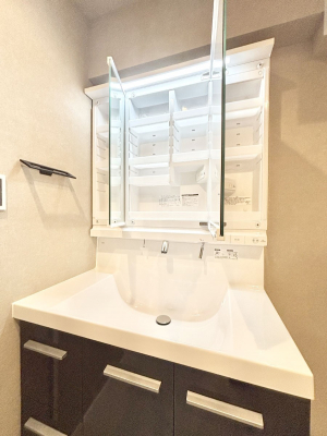 ���̑����ρ@�O�ʋ��̗��ɁA���ϕi��q���p�i�Ȃǂ����[�\�B���ʑ����������ƕۂ��܂��I