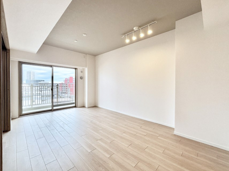 ���r���O�@���Ƒ��̓��₩�Șb�����ŕ�܂�閾�邢���r���O  