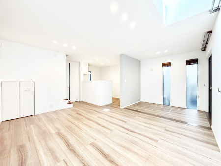 ���r���O�@�ǂ��ɂ��Ă��Ƒ��̂Ȃ������������R�~���j�P�[�V�������r���O�B