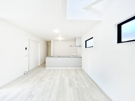 ���r���O�@���Ƒ��̓��₩�Șb�����ŕ�܂�閾�邢���r���O