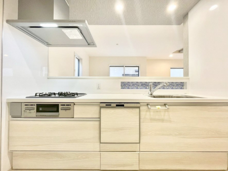 �L�b�`���@���r���O�ŗV�Ԃ��q�l�������Ȃ��炨�������ł���ΖʃL�b�`��