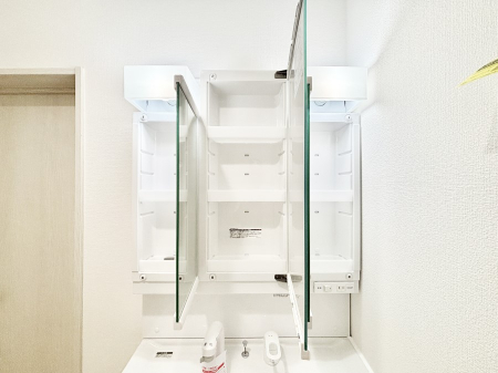 ���̑����ρ@�O�ʋ��̗��ɁA���ϕi��q���p�i�Ȃǂ����[�\�B���ʑ����������ƕۂ��܂��I