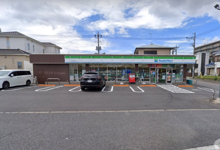 ���ӊ��@�R���r�j 300m �t�@�~���[�}�[�g ���ˊ`�̖ؓX