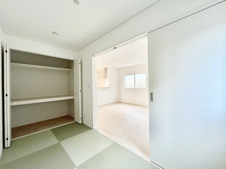 ���̑����ρ@���r���O�Ɨׂ荇���Ă���a�m���B�ق��ƈꑧ�ł���a�̋�Ԃ��Y�ꂸ�ɁB