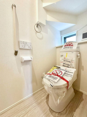 �g�C���@�g�C����1�K��2�K���ꂼ��ɔz�u����Ă��ĂƂĂ��֗��ł��B 