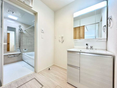 ���̑��@�L�X�Ƃ�Ƃ�̂��郉���h���[�X�y�[�X�B  