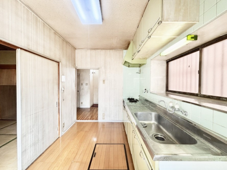 ���̑����ρ@���R������荞�܂�A�Ƒ��c���̏ꏊ�𖾂邭���o