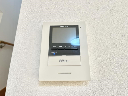 ���̑����ρ@���q���܂̂�����Ԃɂ����S�I���q����ڂŕ�����TV���j�^�[�t���C���^�[�z��