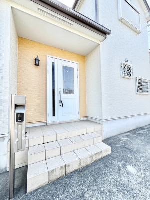 ���ց@��؂ȉƑ��A���q���o�}���錺�ցB���֑O�͉����t���ŉJ���~���Ă��Ă��G��ɂ����ł��B