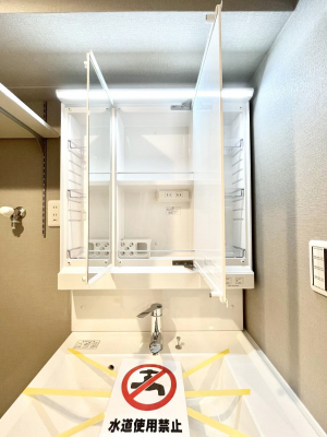 ���̑����ρ@�O�ʋ��̗��ɁA���ϕi��q���p�i�Ȃǂ����[�\�B���ʑ����������ƕۂ��܂��I