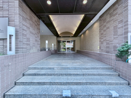 �G���g�����X�@�Z���҂◈�K�҂��C�����悭���o�}���B�������������͋C�̃G���g�����X