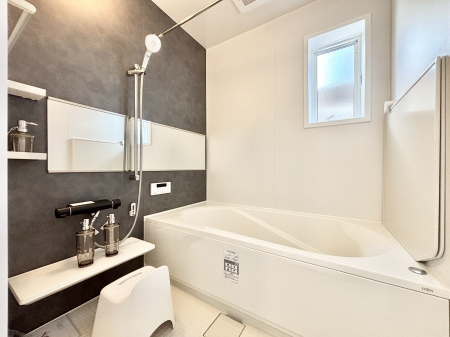 �����@���������̂���_�[�N�J���[����ɂ����o�X���[����1���̔������t���b�V���I