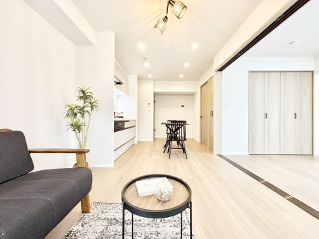 ���r���O�@���Ƒ��̓��₩�Șb�����ŕ�܂�閾�邢���r���O