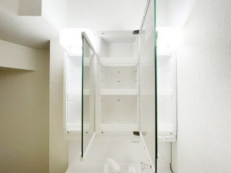 ���̑����ρ@�O�ʋ��̗��ɁA���ϕi��q���p�i�Ȃǂ����[�\�B���ʑ����������ƕۂ��܂��I