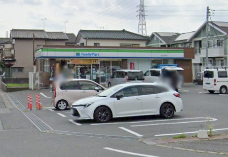 ���ӊ��@�R���r�j 400m �t�@�~���[�}�[�g ���ˑ�����X