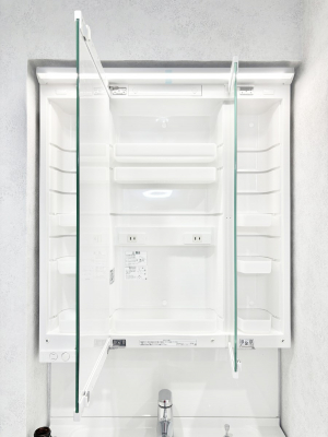 ���̑����ρ@�O�ʋ��̗��ɁA���ϕi��q���p�i�Ȃǂ����[�\�B���ʑ����������ƕۂ��܂��I