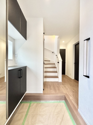 ���ց@���ʔ��͂��Ƒ��̎ʐ^��G�߂̃C���e���A�ŏ���I�Ƃ��ĉ��o�ł��܂�