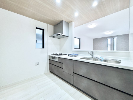 �L�b�`���@�|�b�v�A�b�v�V�䂪�f�G�ȃL�b�`���I��������̂ō̌����Ƃꊷ�C�ɂ��𗧂��܂��B