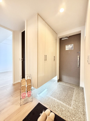 ���̑����ρ@�O�ʋ��̗��ɁA���ϕi��q���p�i�Ȃǂ����[�\�B���ʑ����������ƕۂ��܂��I