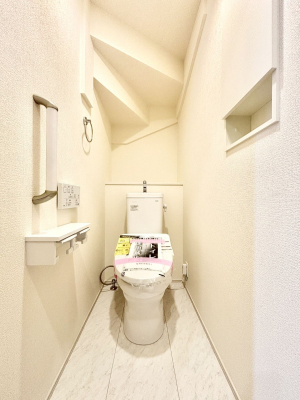 �g�C���@�g�C����1�K��2�K���ꂼ��ɔz�u����Ă��ĂƂĂ��֗��ł��B 