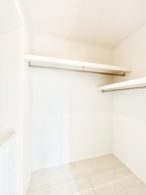 ���̑��@�G�ߕi���̕i�Ȃǂ����Ղ���[�o����E�H�[�N�C���N���[�[�b�g�t���ł��B