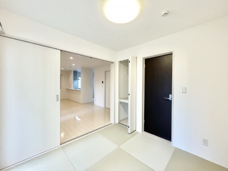 ���̑����ρ@���r���O�Ɨׂ荇���Ă���a�m���B�ق��ƈꑧ�ł���a�̋�Ԃł��B