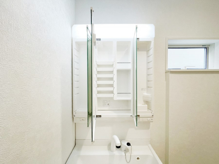 ���̑����ρ@�O�ʋ��̗��ɁA���ϕi��q���p�i�Ȃǂ����[�\�B���ʑ����������ƕۂ��܂��I