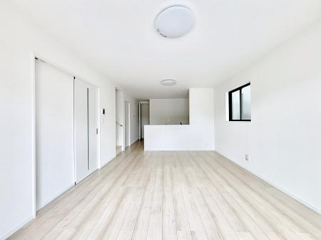 ���̑����ρ@�Ƒ��̏Ί炪���R�Ɛ��܂�Ă���A����ȕ��͋C�̃_�C�j���O�Ɏd�オ���Ă��܂��B