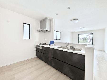 �L�b�`���@���r���O�ŗV�Ԃ��q�l�������Ȃ��炨�������ł���ΖʃL�b�`���B  