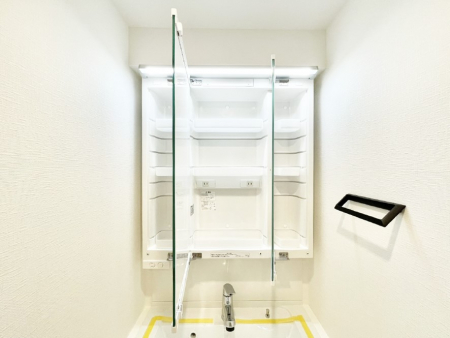 ���̑����ρ@�O�ʋ��̗��ɁA���ϕi��q���p�i�Ȃǂ����[�\�B���ʑ����������ƕۂ��܂��I