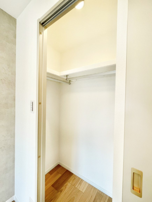 ���̑����ρ@���r���O���[�B�����Ɏ��[������ƕ����W�܂�LDK���X�b�L���Еt�������ł��ˁB  