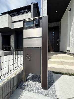 ���̑��@�\�D�E�C���^�[�z���E�|�X�g���ЂƂɏW��B�G���g�����X�ɂȂ��ރV���v���f�U�C���B