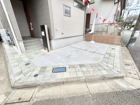 �@�ڂ̑O�����ԏꂾ�ƉJ�̓�����ʂɂ������������������֗��ł���